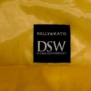 Kellie & Katie DSW Green Leaves Carrying Bag